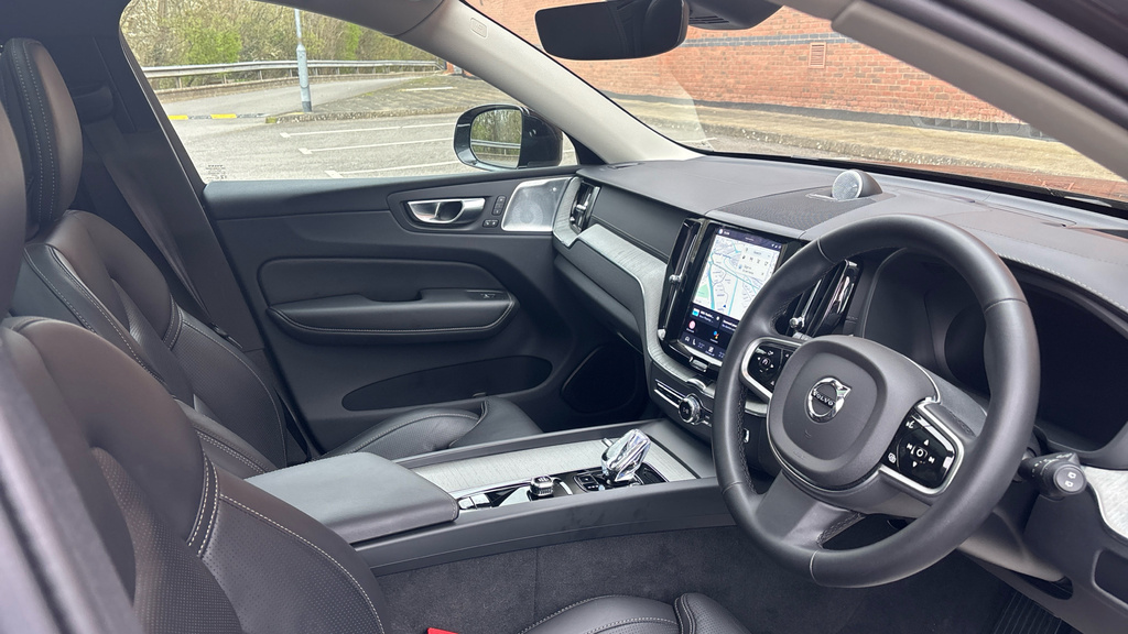 Volvo XC60 Ultra Black #4