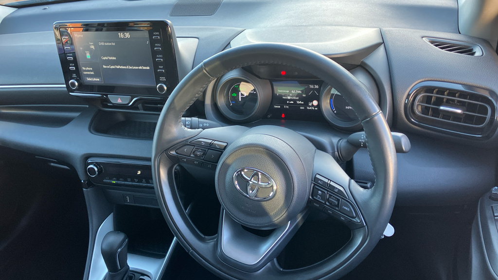 Toyota Yaris Design YP23WWH White #6