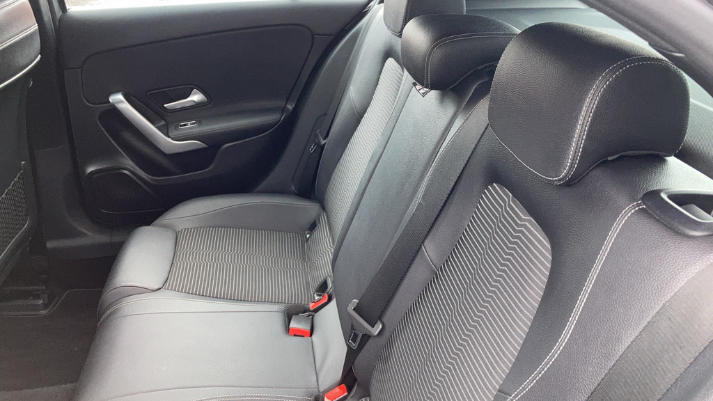 Mercedes-Benz A Class 1.5 A160 Elegance Se 95 Bhp Red #21