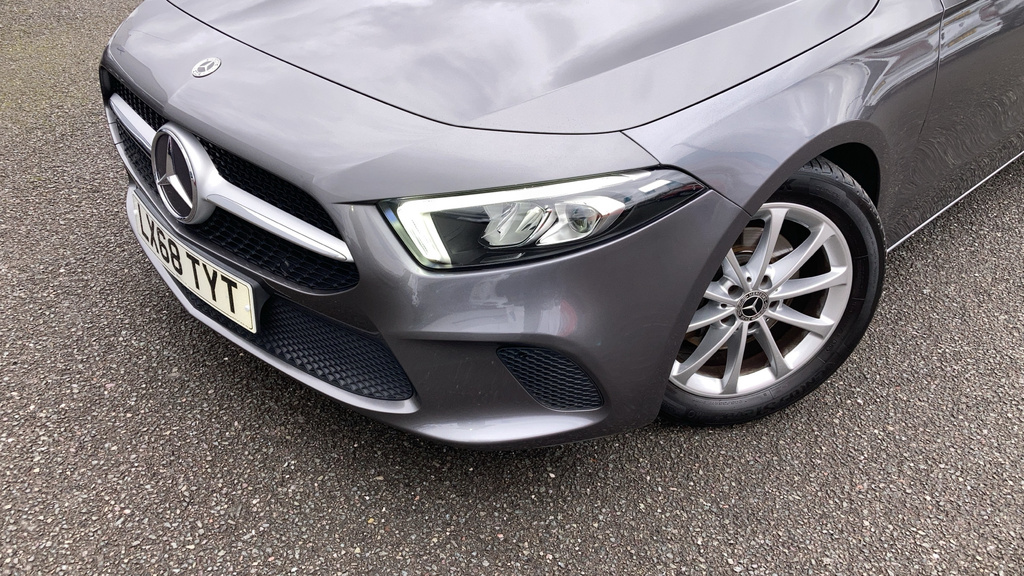 Mercedes-Benz A Class 1.5 A160 Elegance Se 95 Bhp Red #40