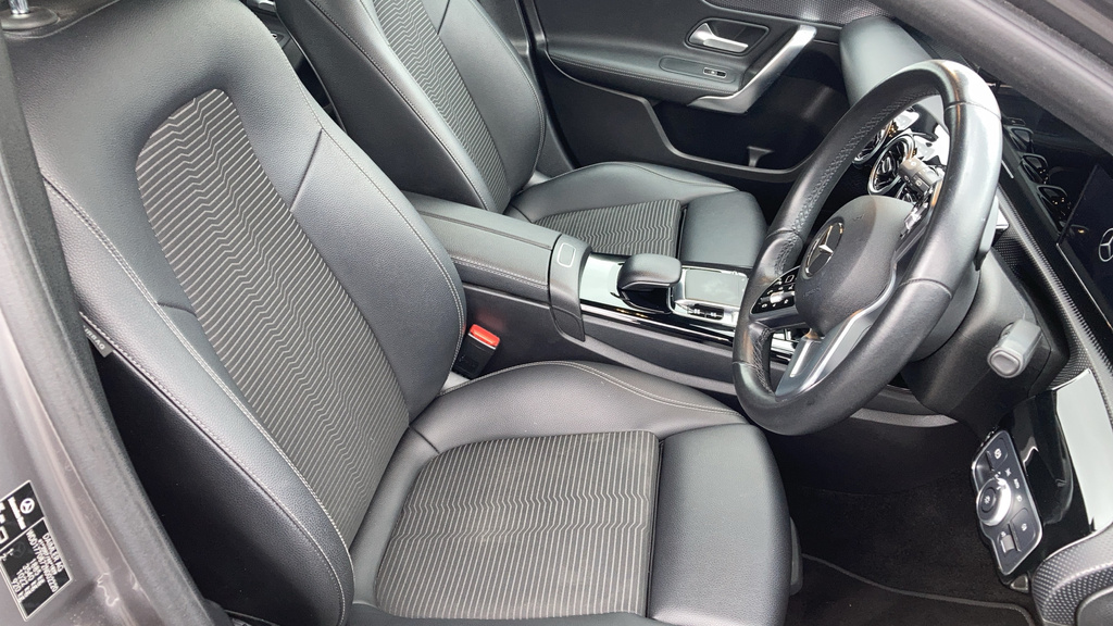 Mercedes-Benz A Class 1.5 A160 Elegance Se 95 Bhp Red #13