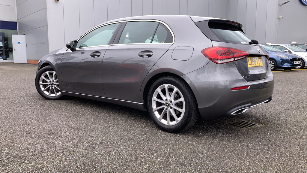 Mercedes-Benz A Class 1.5 A160 Elegance Se 95 Bhp Red #39