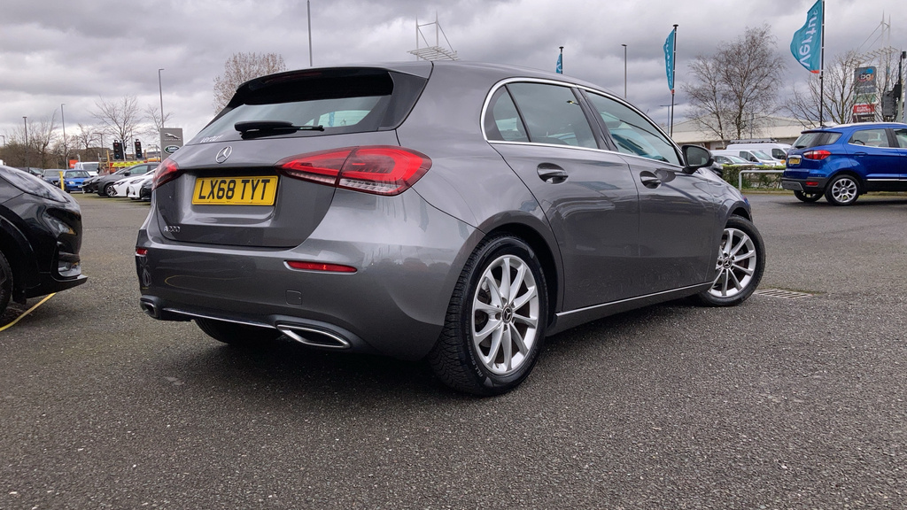 Mercedes-Benz A Class 1.5 A160 Elegance Se 95 Bhp Red #35