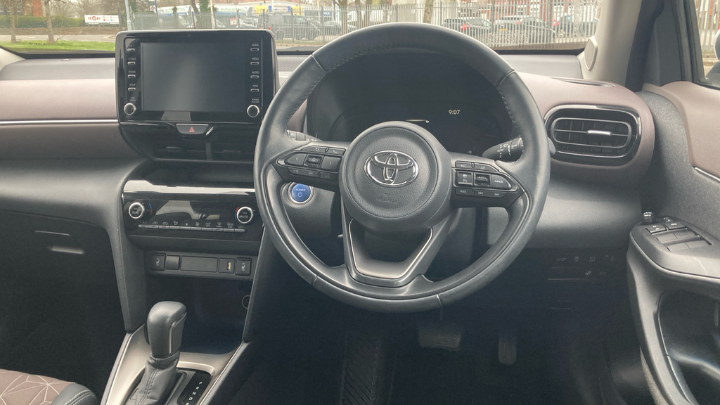 Toyota Yaris Cross Excel White #5