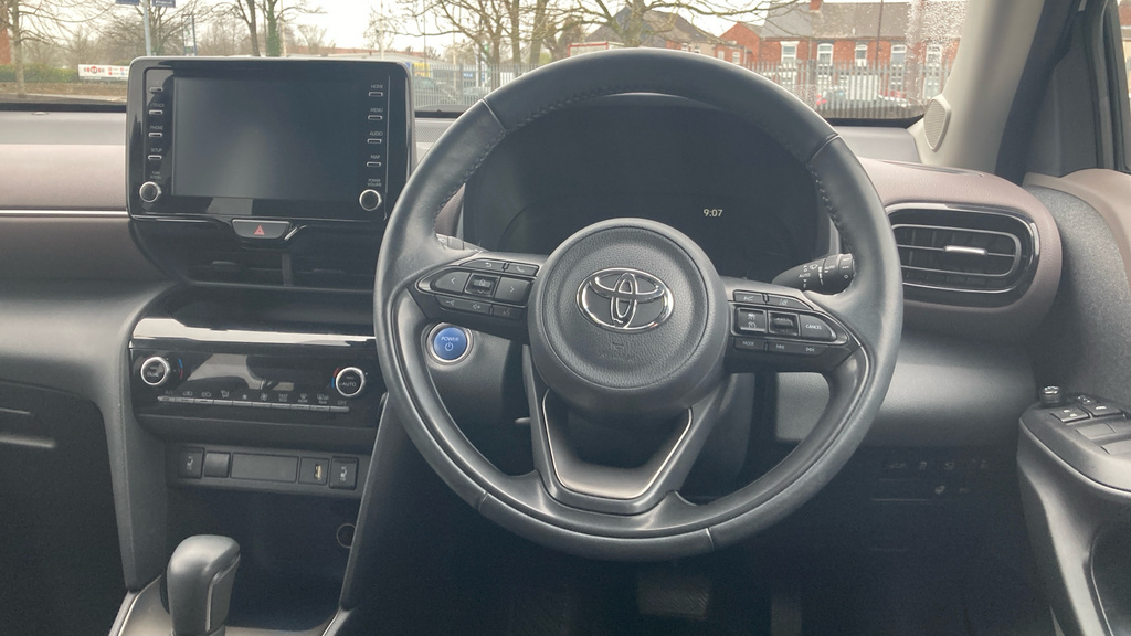 Toyota Yaris Cross Excel White #6