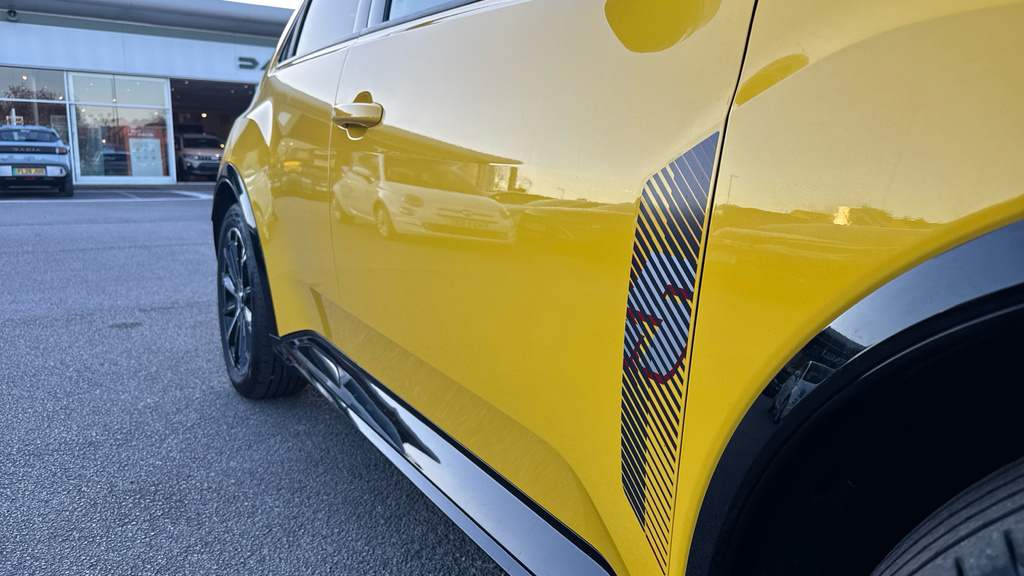 Renault 5 Techno Black #26