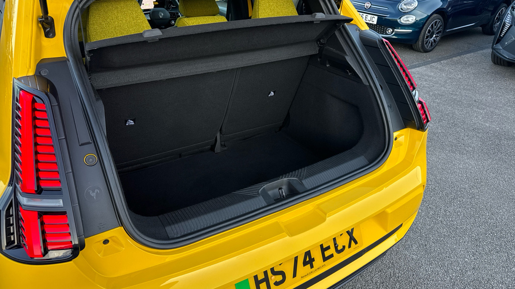 Renault 5 Techno Black #33