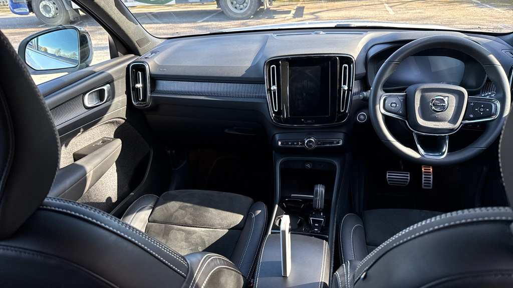 Volvo XC40 R Design Pro SD22SBY White #5