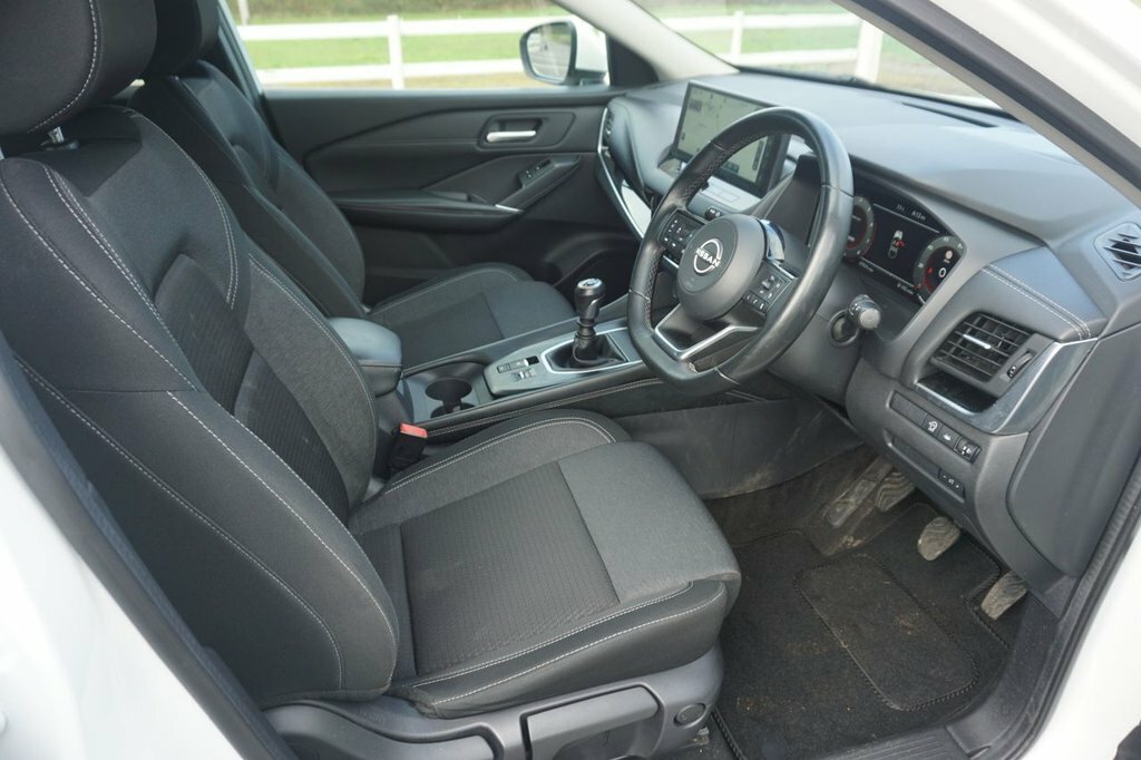 Nissan Qashqai 1.3L N-connecta PF72KJV White #4