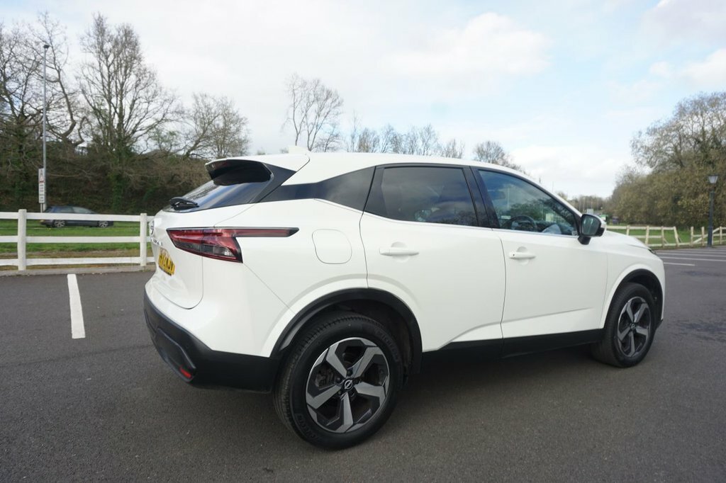 Nissan Qashqai 1.3L N-connecta PF72KJV White #2
