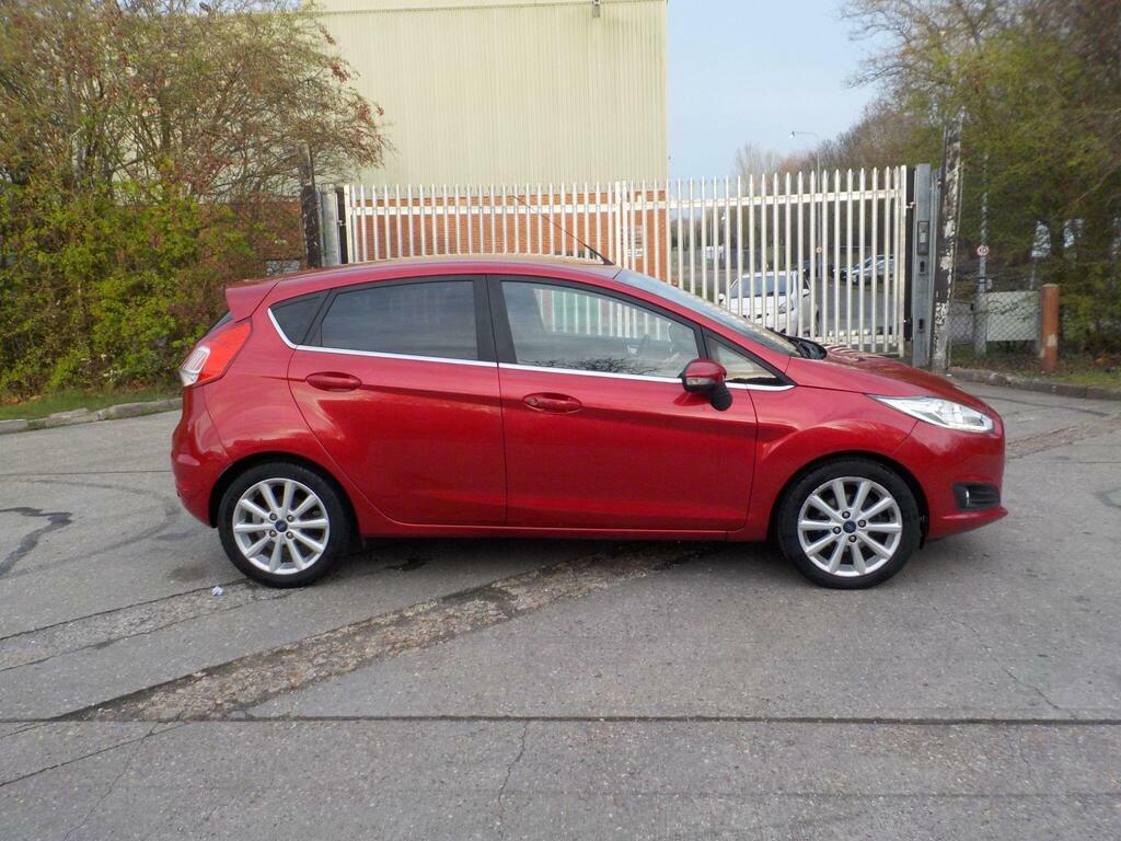 Ford Fiesta 1.0T Ecoboost Titanium Euro 6 S S Red