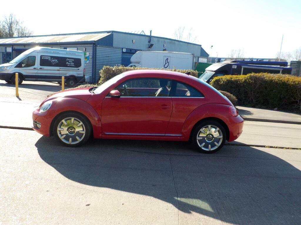 Volkswagen Beetle 2.0 Tdi Design Euro 5 FJ13OFL Red #2