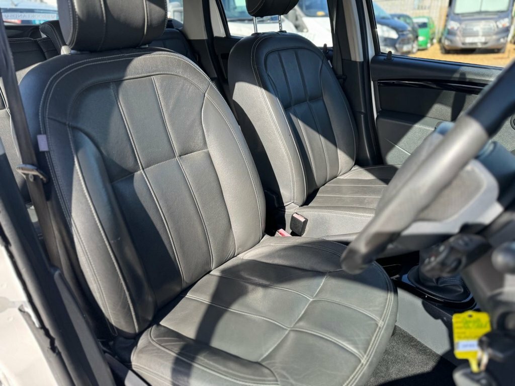 Dacia Duster 1.5L Laureate GF63OZA White #3