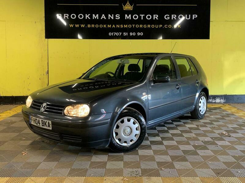 Volkswagen Golf 1.6 S Hatchback  #2
