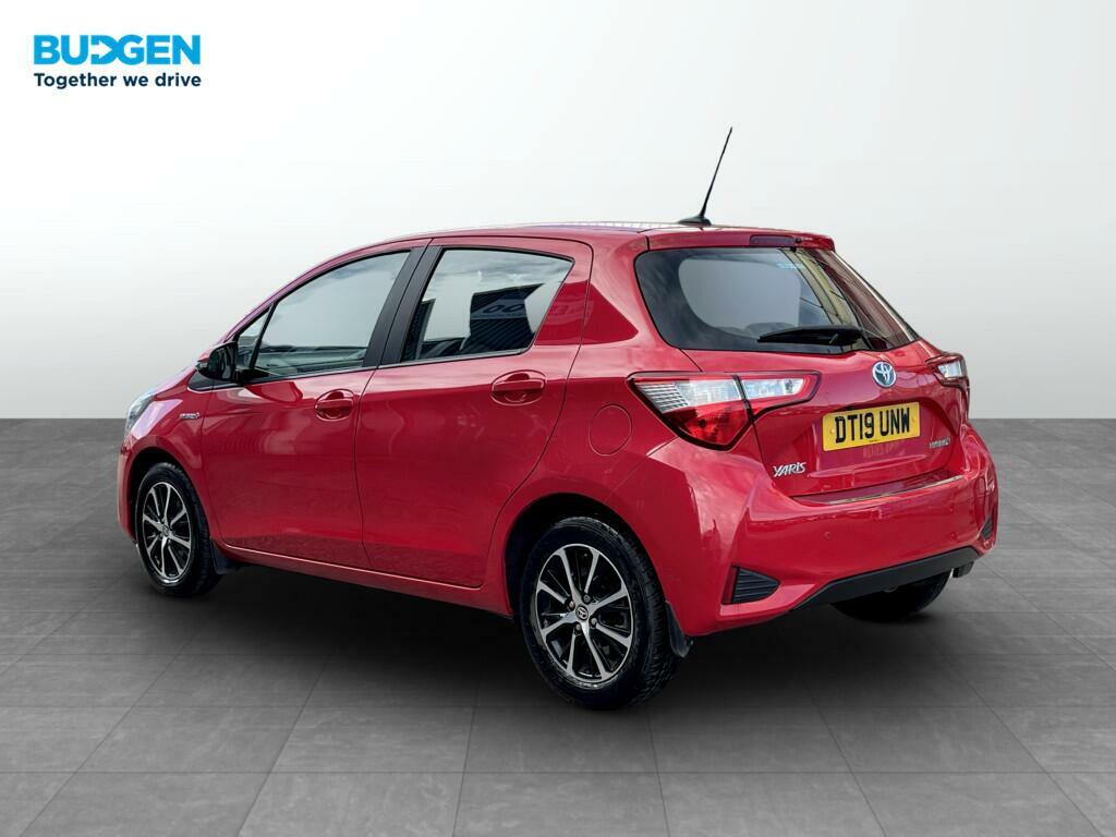 Toyota Yaris 1.5 Vvt-h Icon Tech E-cvt Euro 6 Ss DT19UNW Red #4