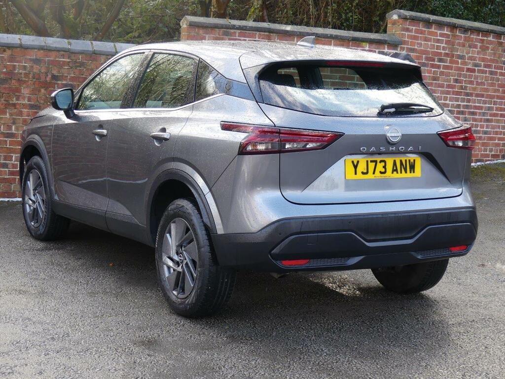 Nissan Qashqai Nissan Qashqai 7324 1.3 Dig-t Mhev Acenta Premium YJ73ANW Silver #2