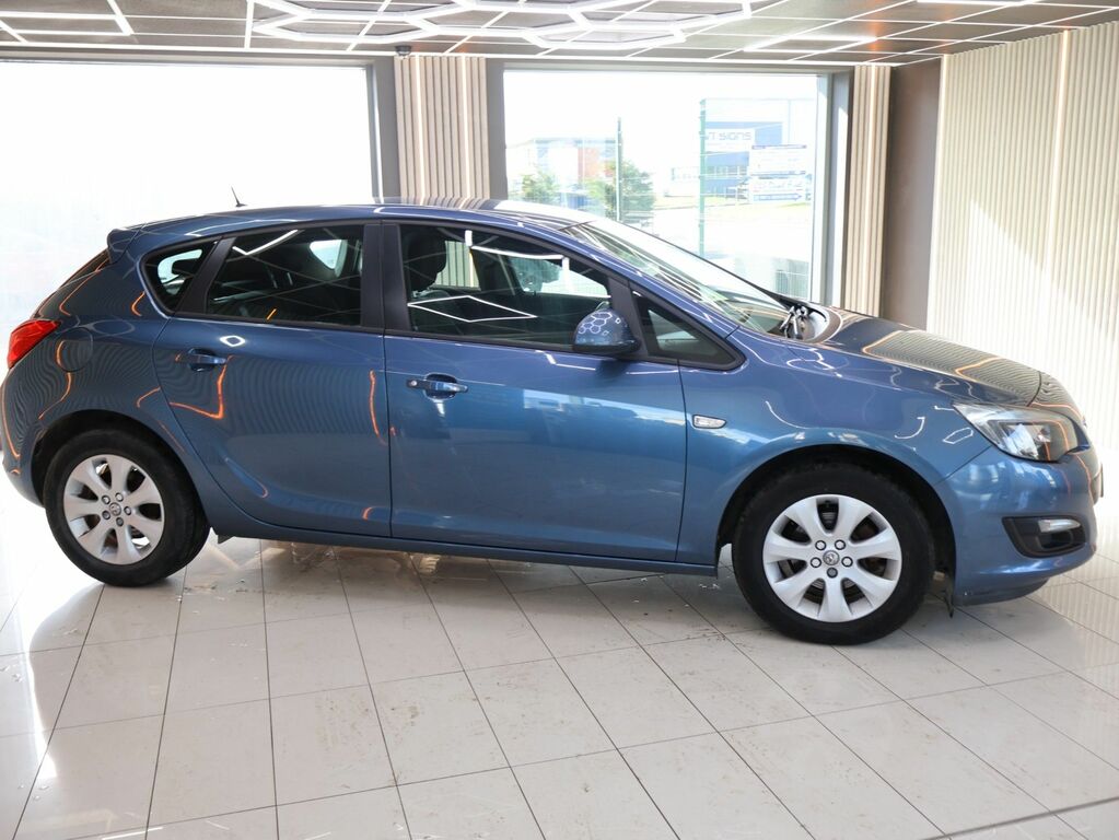 Vauxhall Astra 2015 1.4I Design Hatchback Euro DN65OJW Blue #2