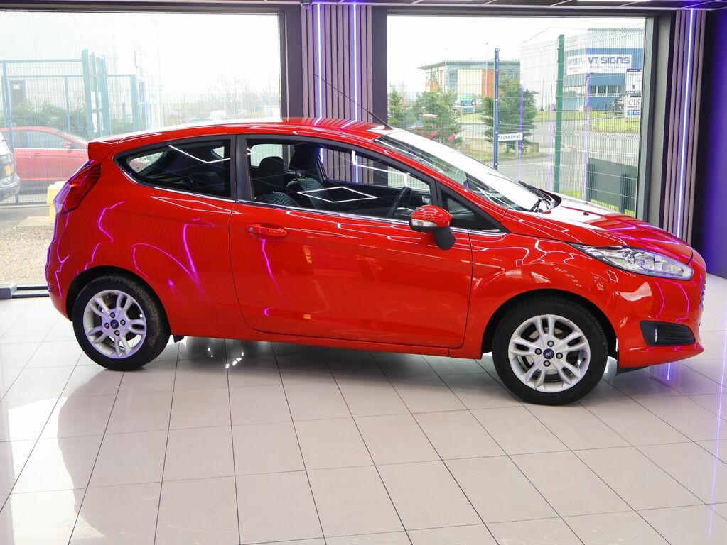 Ford Fiesta 2015 1.25 Zetec Hatchback Euro 6 SB15MLF Red #2