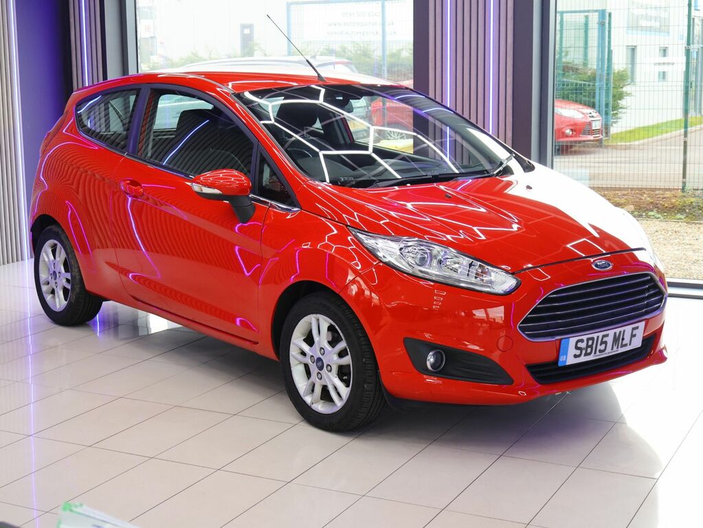 Ford Fiesta 2015 1.25 Zetec Hatchback Euro 6 Red