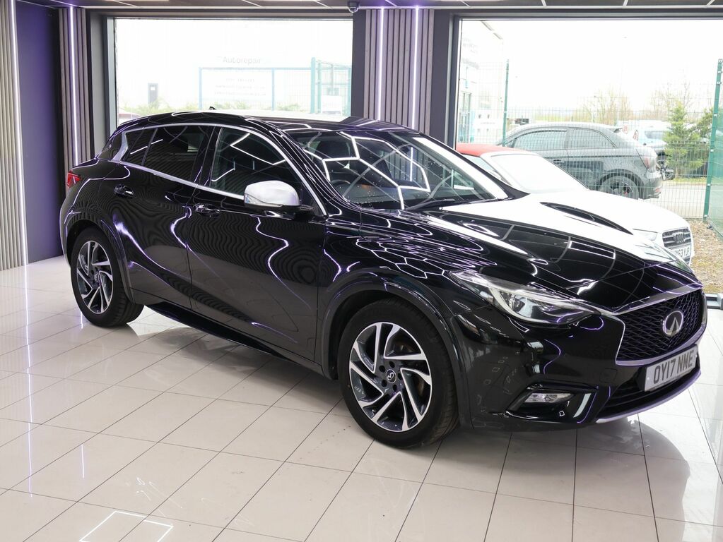 Infiniti Q30 2017 1.5D City Black Edition Hatchback OY17NME Black