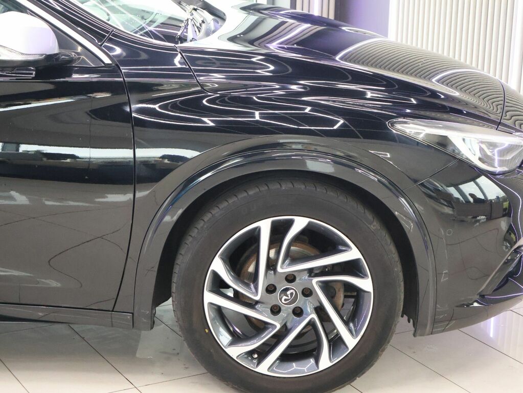 Infiniti Q30 2017 1.5D City Black Edition Hatchback OY17NME Black #5