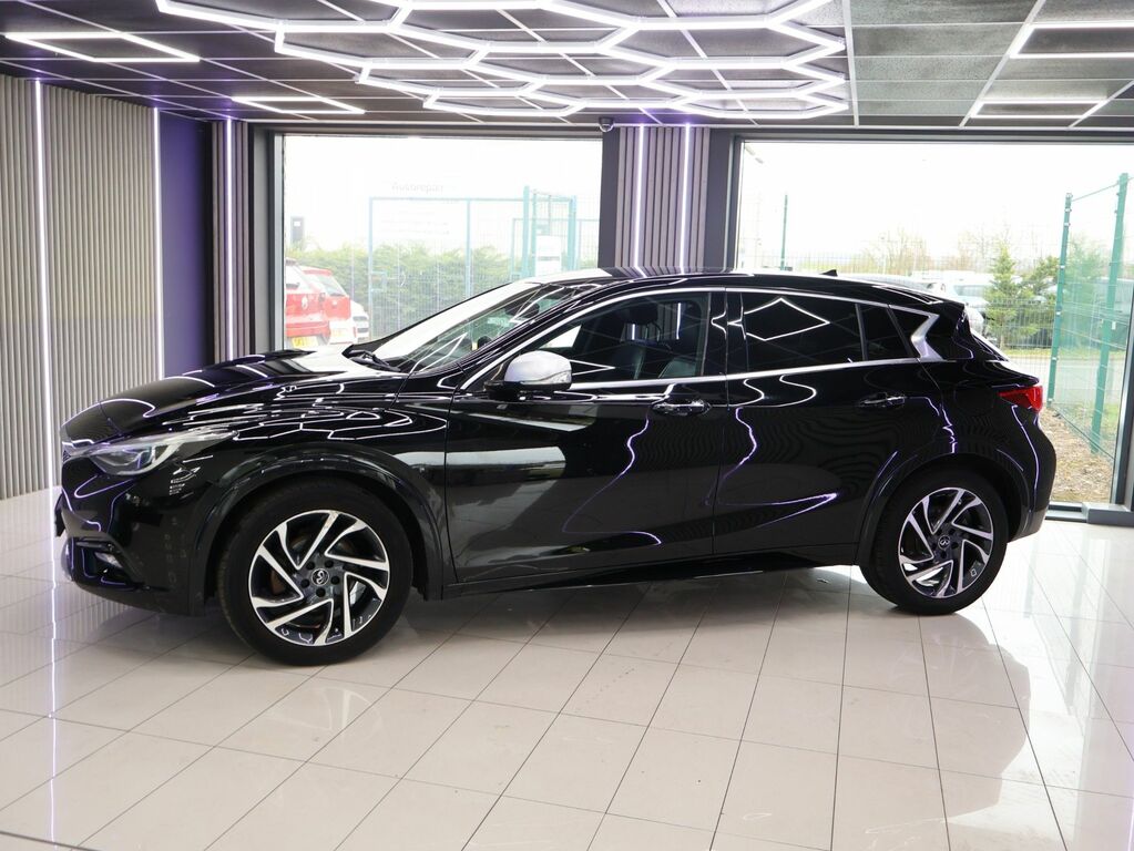 Infiniti Q30 2017 1.5D City Black Edition Hatchback OY17NME Black #4