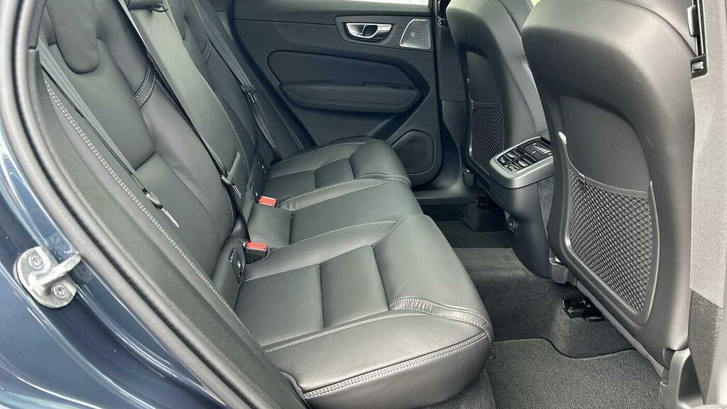 Volvo XC60 Black Edition Ultra B5 Awd Mild Hybrid Cha GU75NYK Blue #6