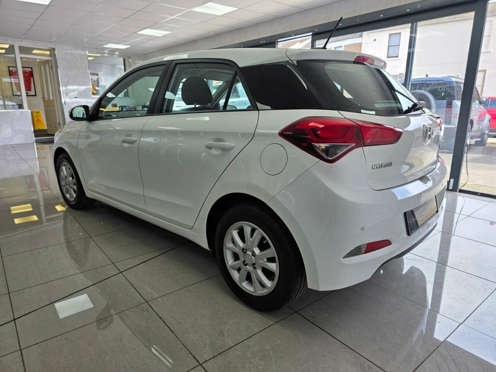 Hyundai I20 1.2L Se White #3
