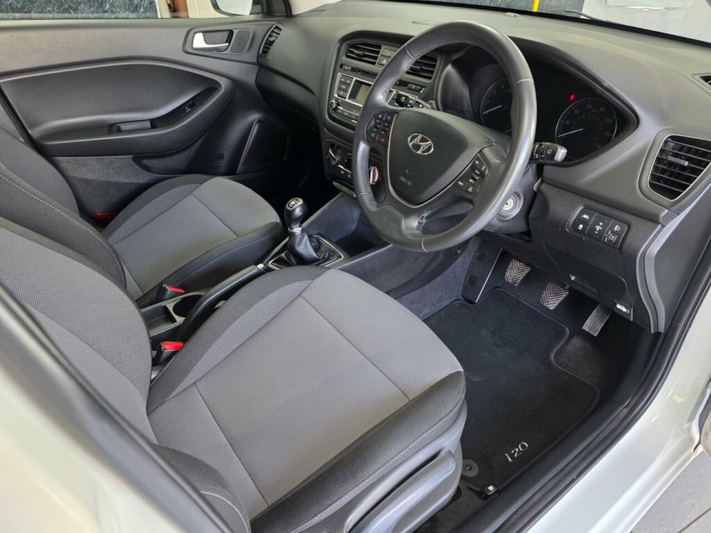 Hyundai I20 1.2L Se White #4