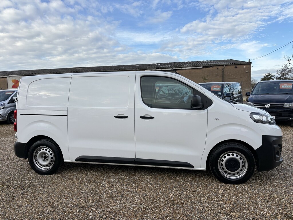 Citroen Dispatch Panel Van 1.5 Bluehdi 1000 Enterprise Pro M 2022 LC22JVP White #2
