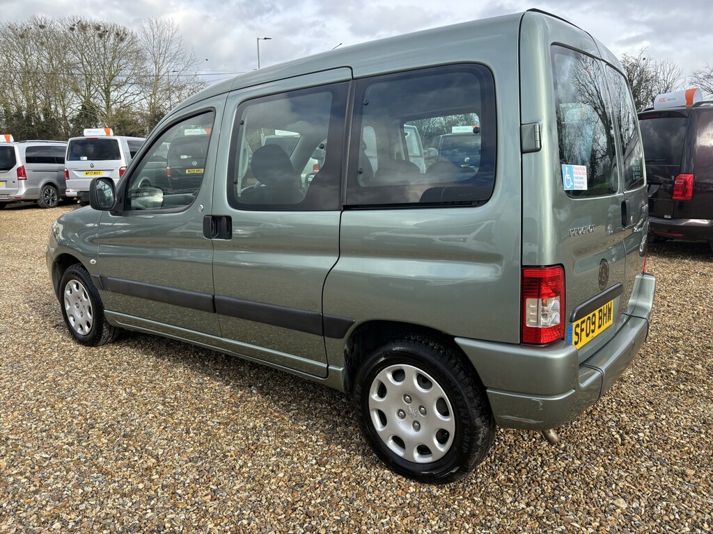 Peugeot Partner Wheelchair Accessible Vehicle 5 Seat Wav Wheelchai SF09BHW Green #5
