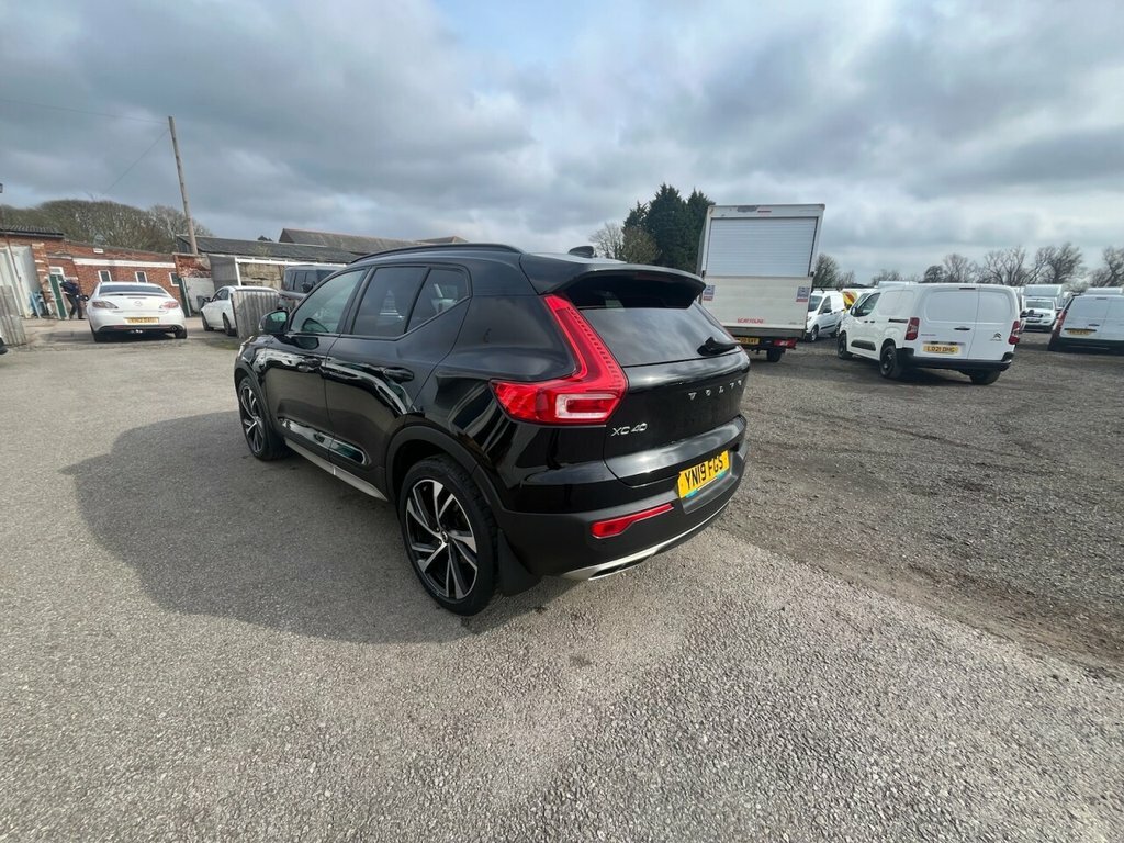 Volvo XC40 2L R-design Pro YN19FGS Black #3