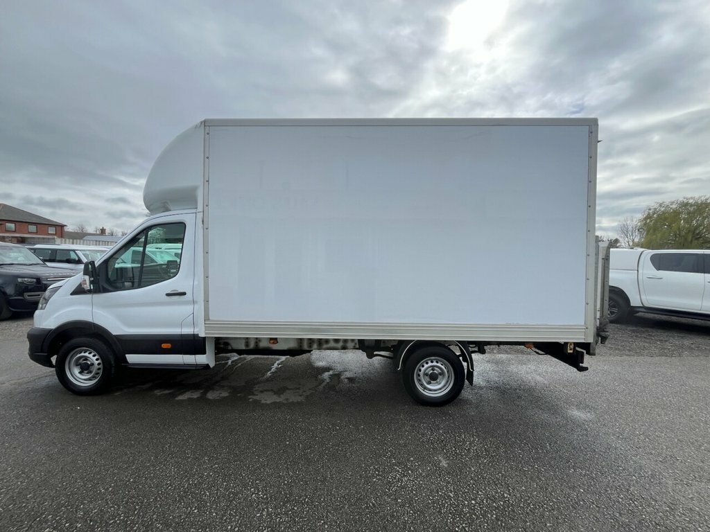 Ford Transit Custom 2L Leader WN22AVX White