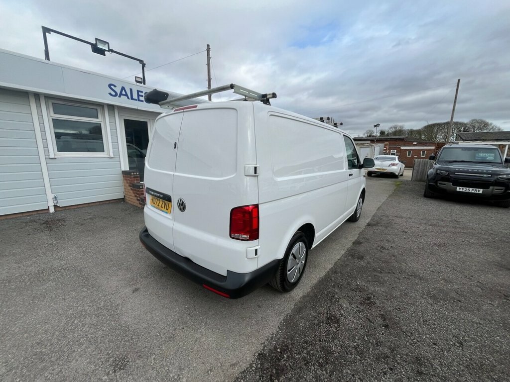 Volkswagen Transporter 2L Startline VO72ZVU White #4
