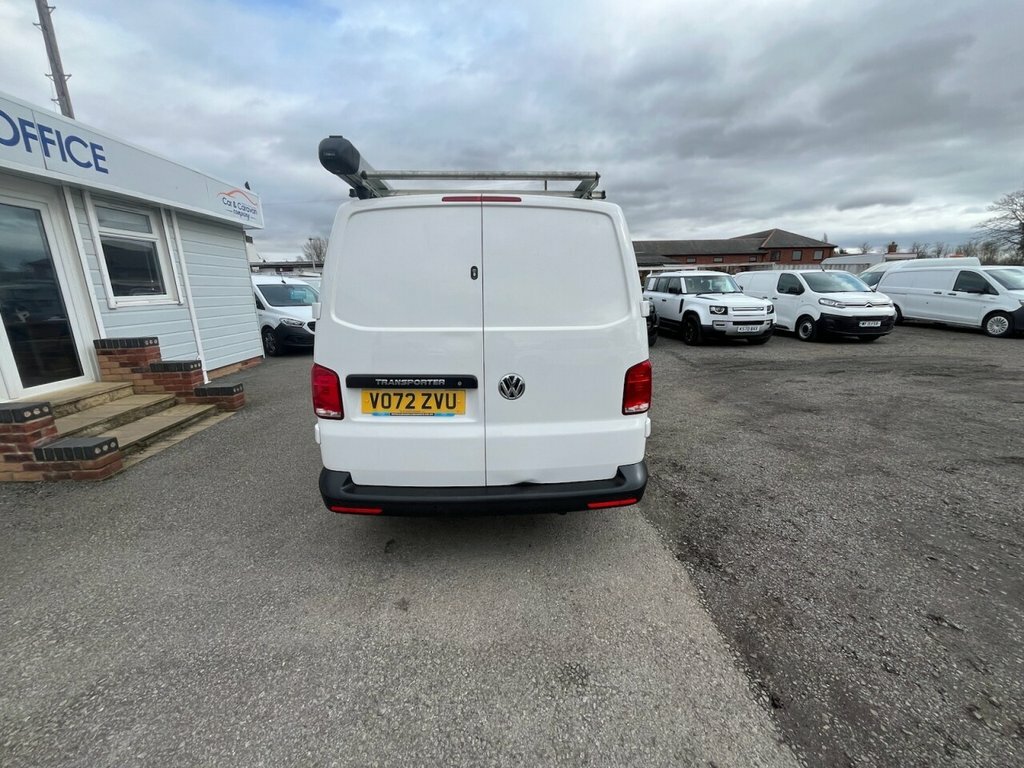 Volkswagen Transporter 2L Startline VO72ZVU White #5