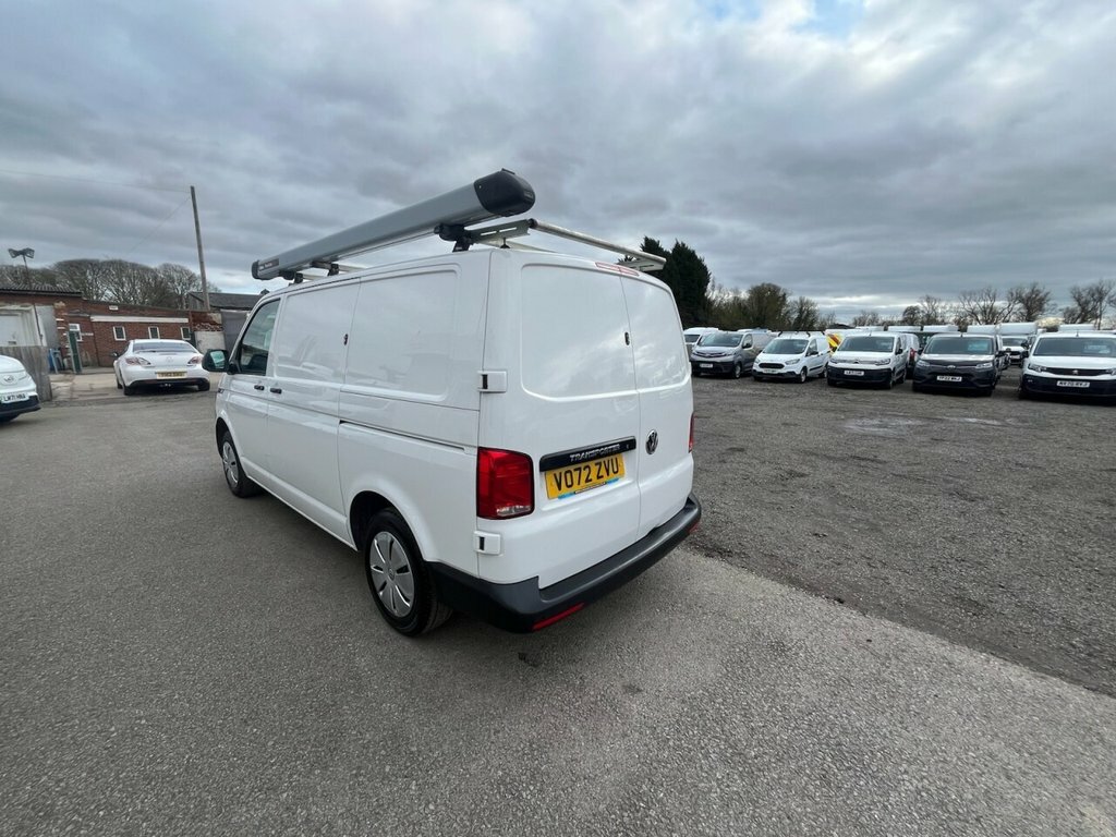 Volkswagen Transporter 2L Startline VO72ZVU White #3
