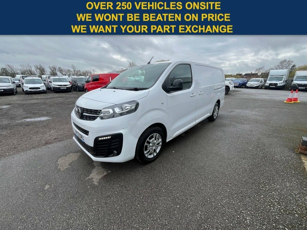Vauxhall Vivaro 1.5L Sportive 6Dr White