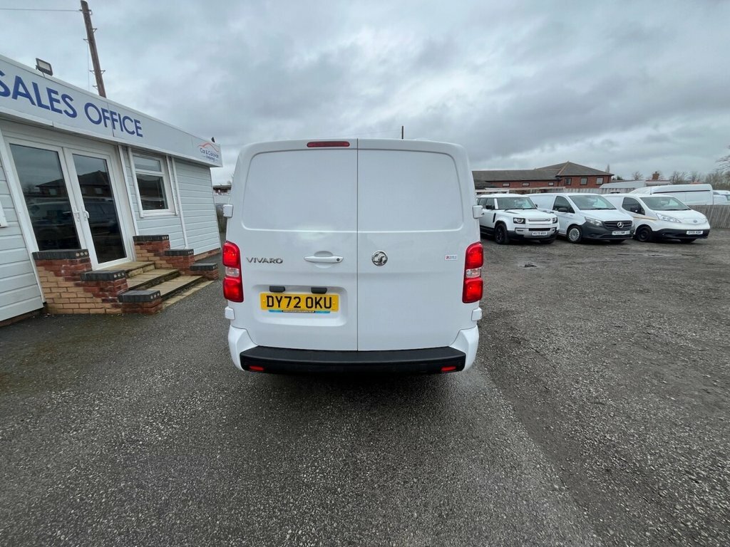 Vauxhall Vivaro 1.5L Sportive 6Dr DY72OKU White #4