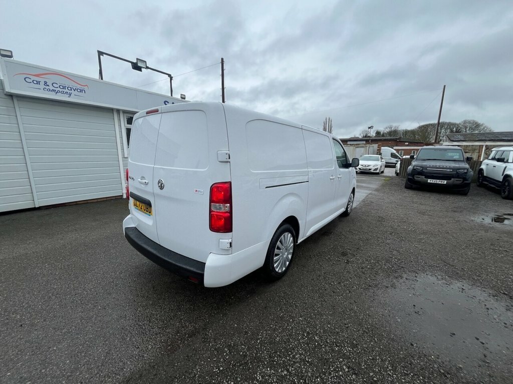 Vauxhall Vivaro 2L Pro 6Dr DL72UBD White #4