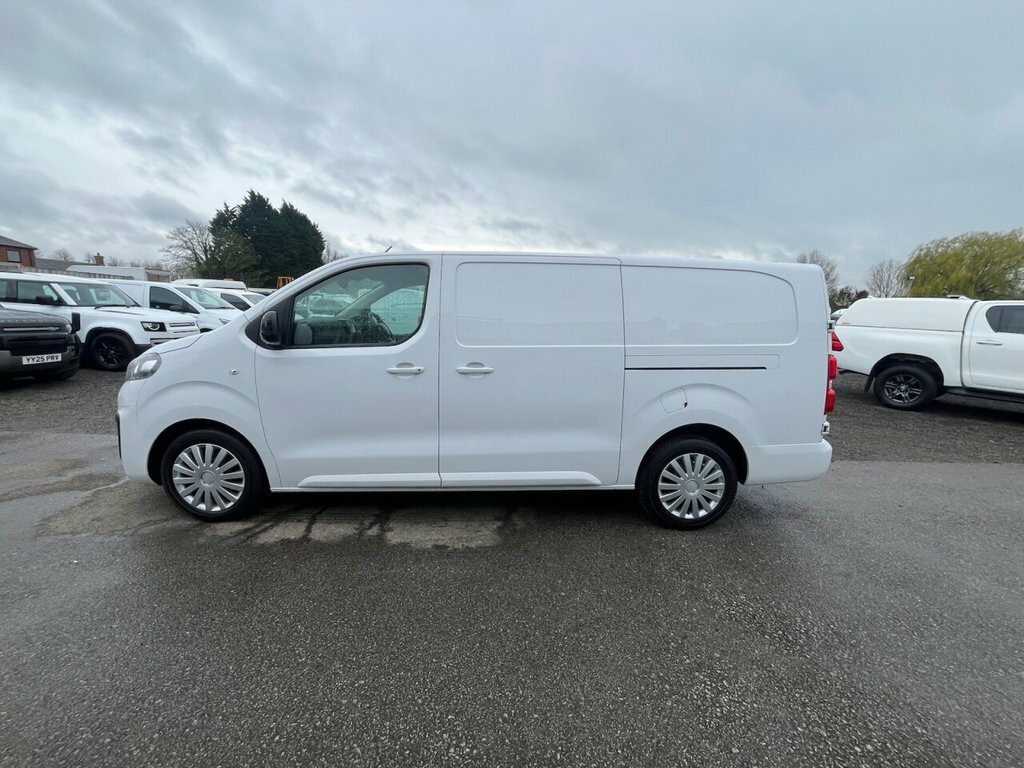 Vauxhall Vivaro 2L Pro 6Dr DL72UBD White #2