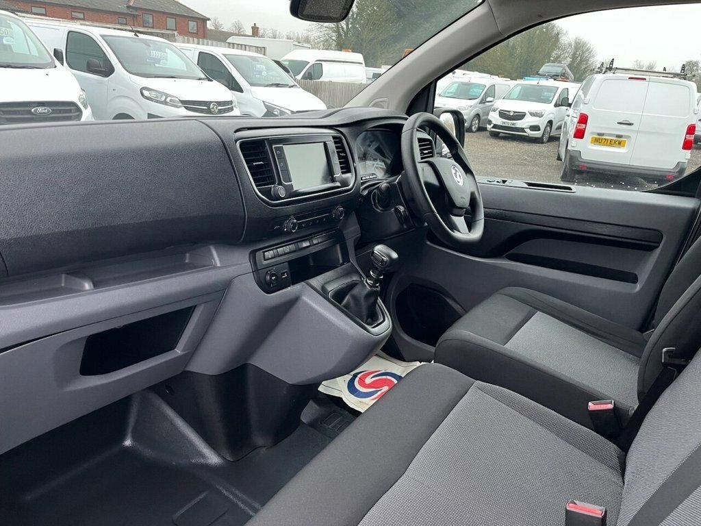 Vauxhall Vivaro 1.5L Pro 6Dr DL72KYJ White #4