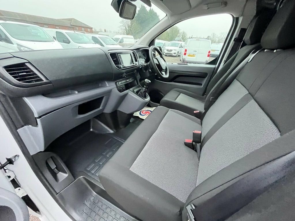Vauxhall Vivaro 1.5L Pro 6Dr DL72KYJ White #6