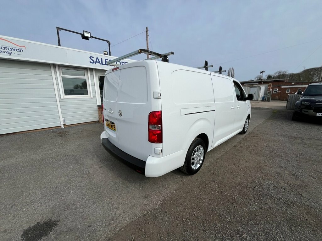 Vauxhall Vivaro 2L Sportive DN71WFB White #4