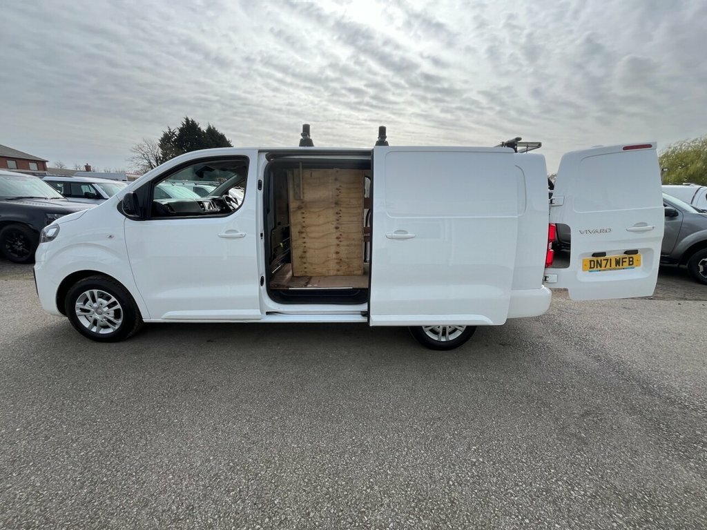 Vauxhall Vivaro 2L Sportive DN71WFB White #5