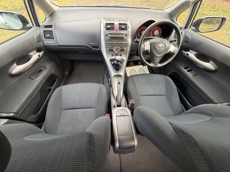 Toyota Auris Vvt-i Tr SJ58ZFF Silver #2