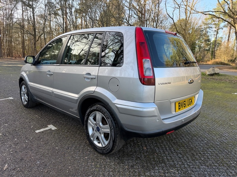 Ford Fusion Zetec Silver #4