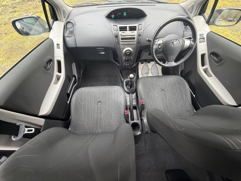 Toyota Yaris Vvt-i Tr Grey #2