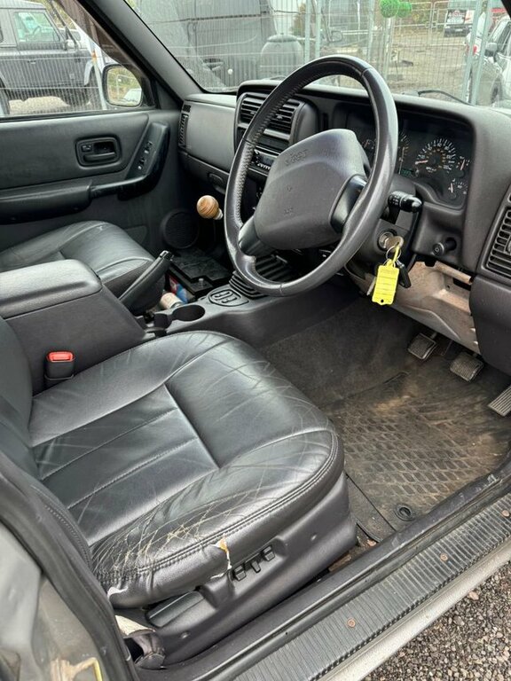 Jeep Cherokee 2.5 60Th Anniversary Td 114 Bhp Silver #3