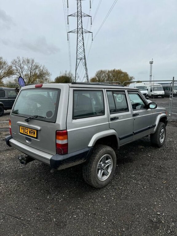 Jeep Cherokee 2.5 60Th Anniversary Td 114 Bhp Silver #2