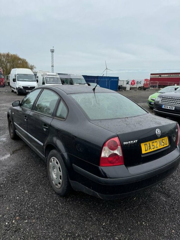 Volkswagen Passat 2.0 S Saloon 194 G Km 130 Bhp DA52MSU Black #2
